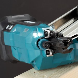 Aku hřebíkovačka 50-90 mm Li-ion XGT 40V, bez aku   Z - LED osvětlení