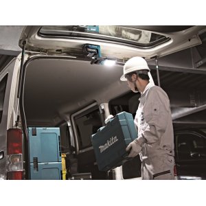 Aku LED svítilna s magnetem Li-ion XGT 40V - Foto v akci 2