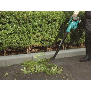 Aku ofukovač Li-ion LXT 18V/3,0Ah - Foto v akci