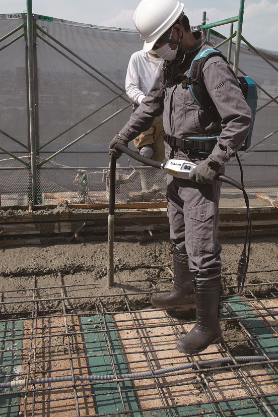 Makita VR001CZ Aku přístroj ke zhutňování betonu pro EXTERNÍ ZDROJ